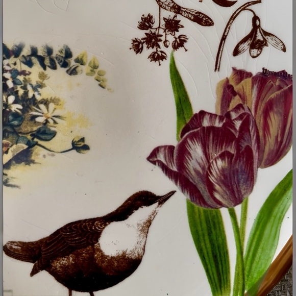 ⭐️HP⭐️Floral and Bird Decorative Ceramic Plate - Picture 5 of 8